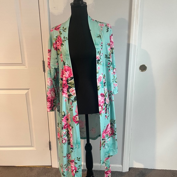 Floral Robe with Pink Roses - Picture 3 of 3